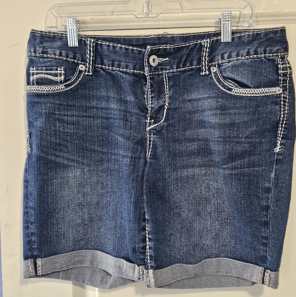 Maurices Women's Shorts Size 9/10